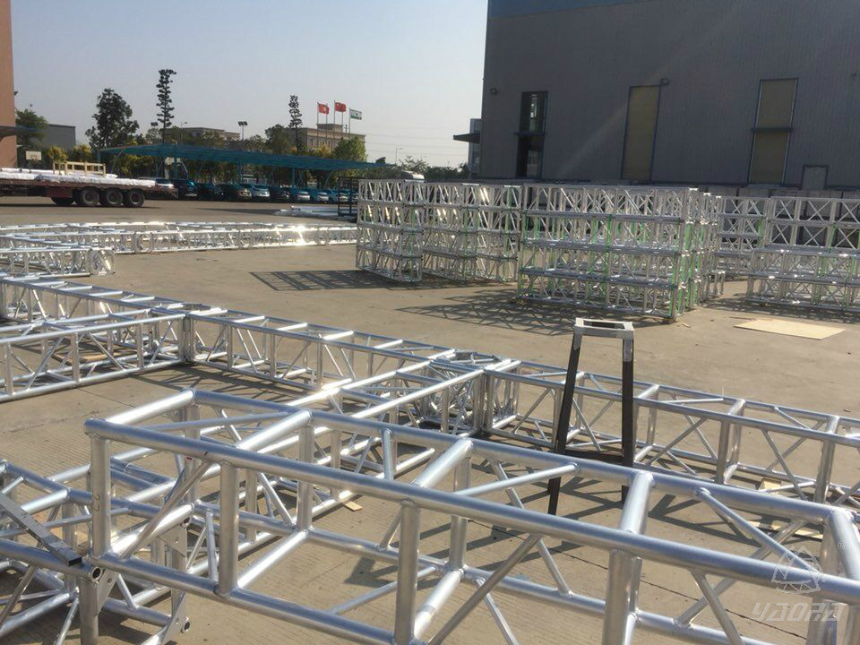 Yaona Team Construir escena Guangzhou baiyun aeropuerto terminal T 2 sky stage.jpg