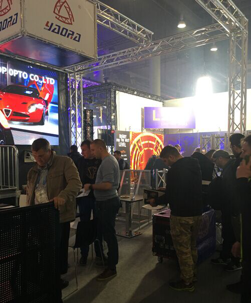 Cliente Viste Shinestage Frankfurt Exhibiton -5 .png