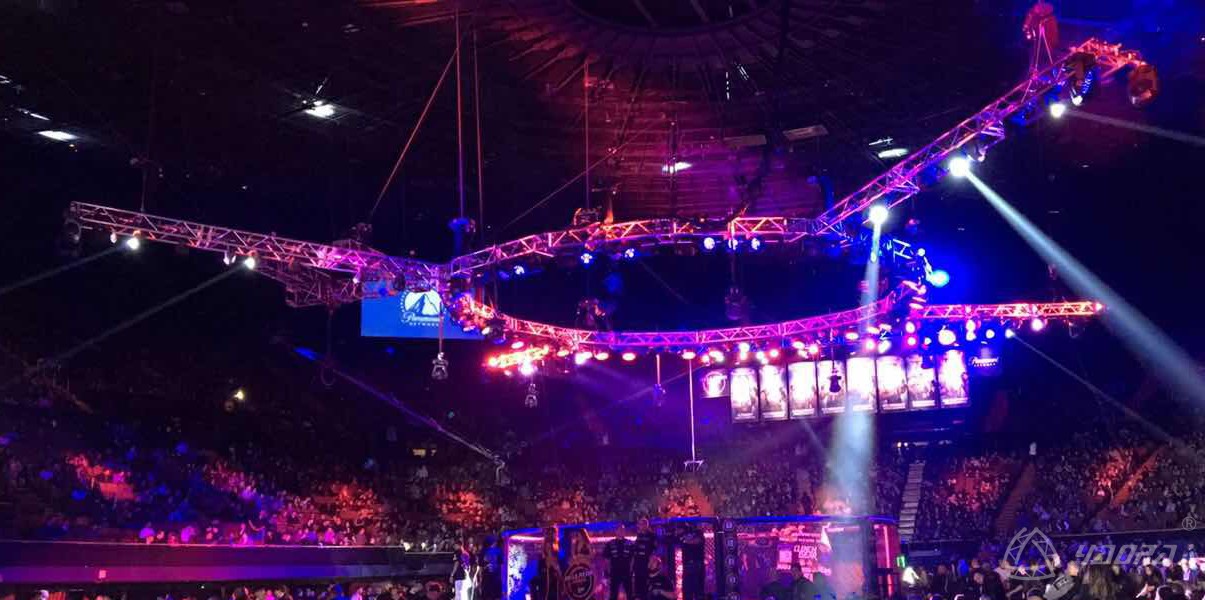 Proyectos de sistemas de truss para escenarios de giras de boxeo