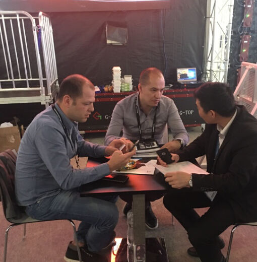 Cliente Viste Shinestage Frankfurt Exhibiton -4 .png